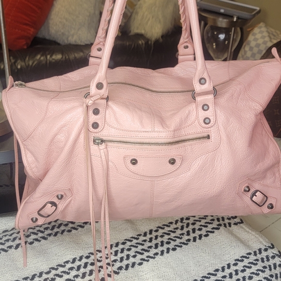 Selling a pre-owned authentic Balenciaga handbag in a very good condition - Picture 13 of 16